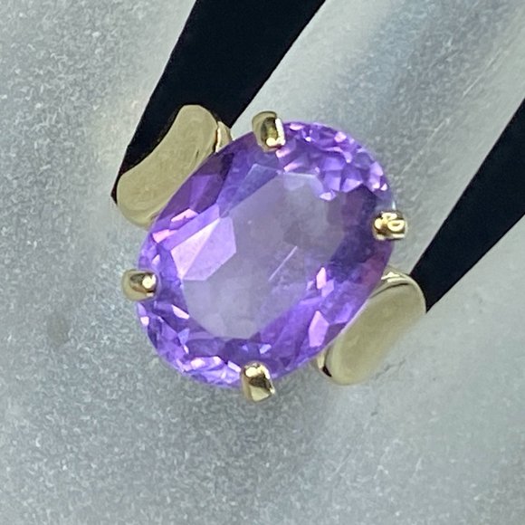 Signed 10K yellow goldFaceted Spinel groove shank ring 5.0g s6